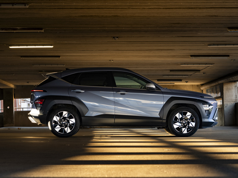 Hyundai KONA Hybrid MY24 Nuotolinė išmaniojo statymo pagalbos sistema
