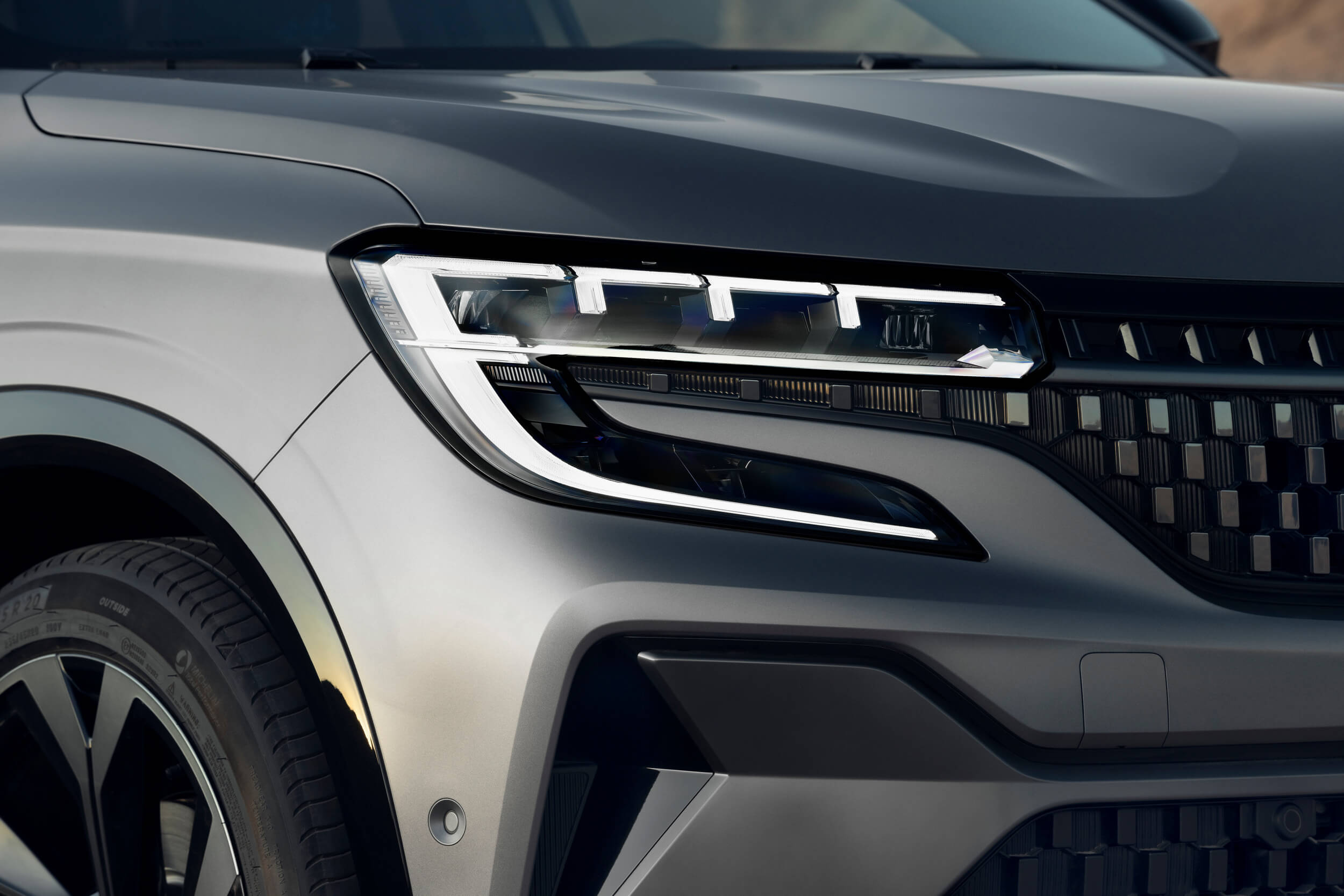 Pilko Renault Austral Esprit Alpine priekinis Matrix Led Vision žibintas iš arti