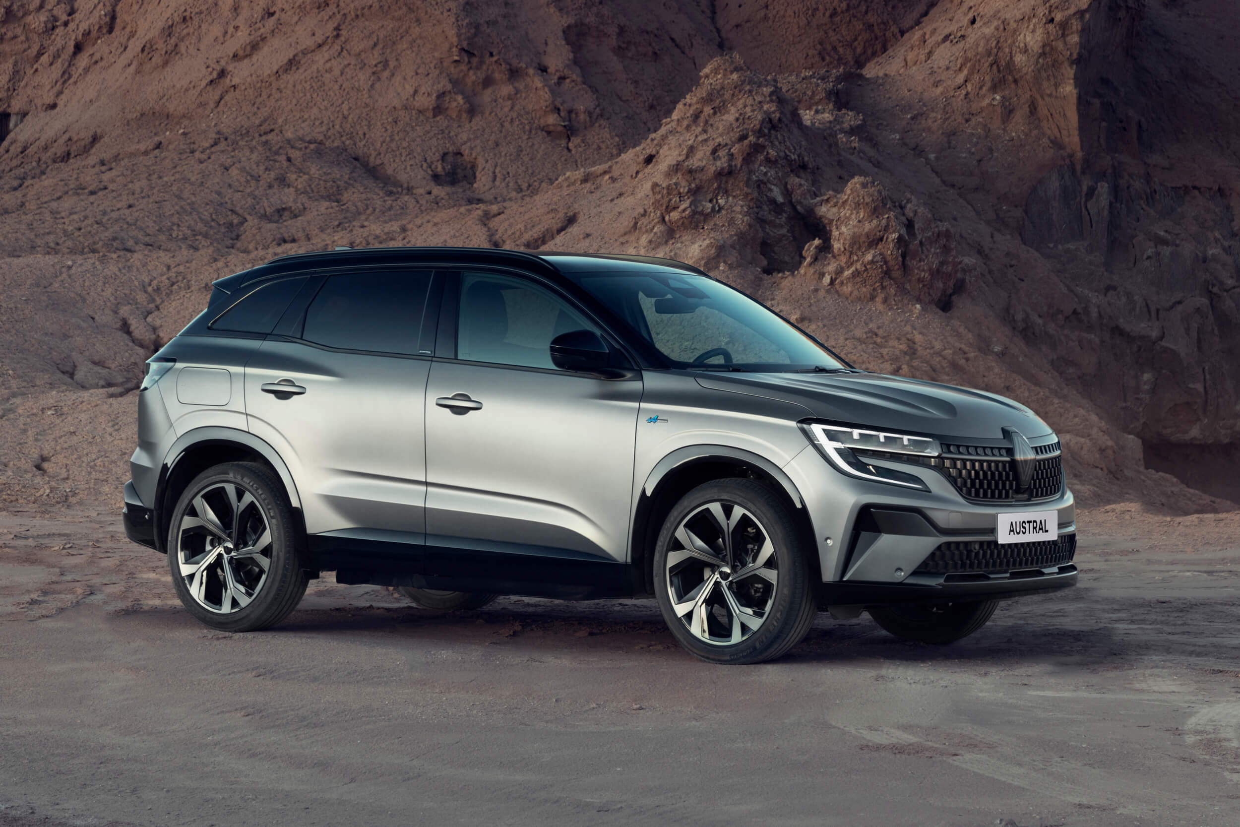 Pilkas Renault Austral Esprit Alpine visureigis, matomas šonas ir priekinė dalis