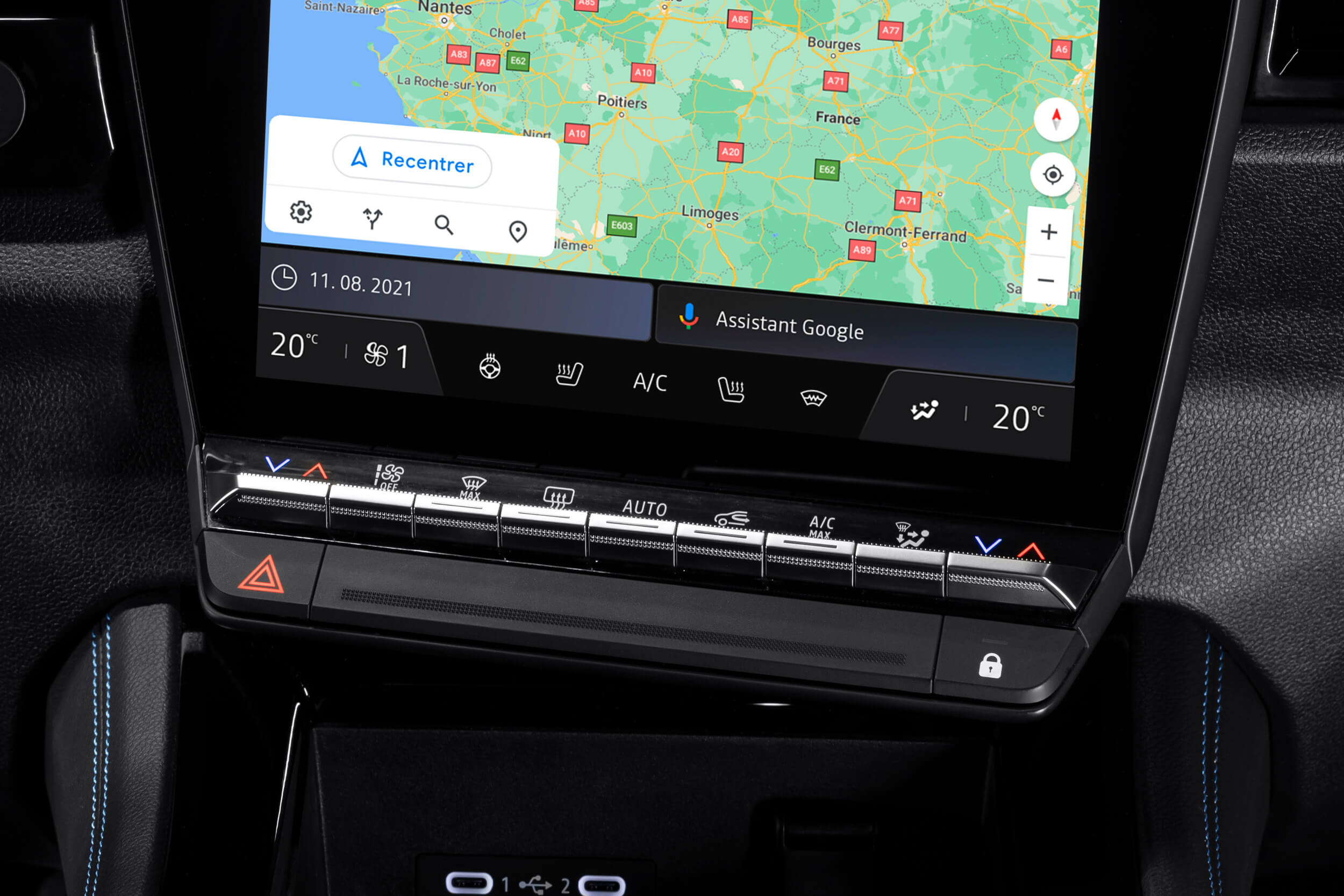 Visureigio Renault Austral centrinis ekranas su žemėlapiu ir Google Assistant valdikliu