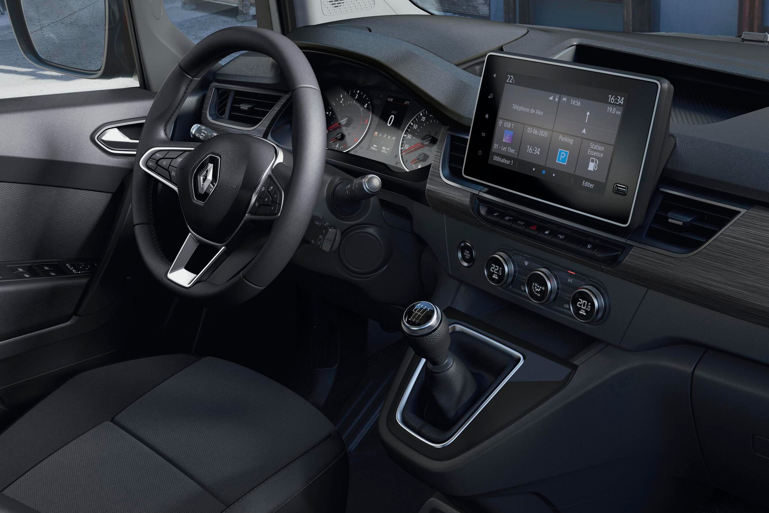 Renault KANGOO vienatūrio interjero vaizdas, matomas vairas, prietaisų skydelis ir centrinė konsolė su EASY LINK ekranu