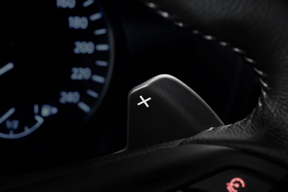 Naujasis Nissan Juke pavarų perjungimo rankenėlės