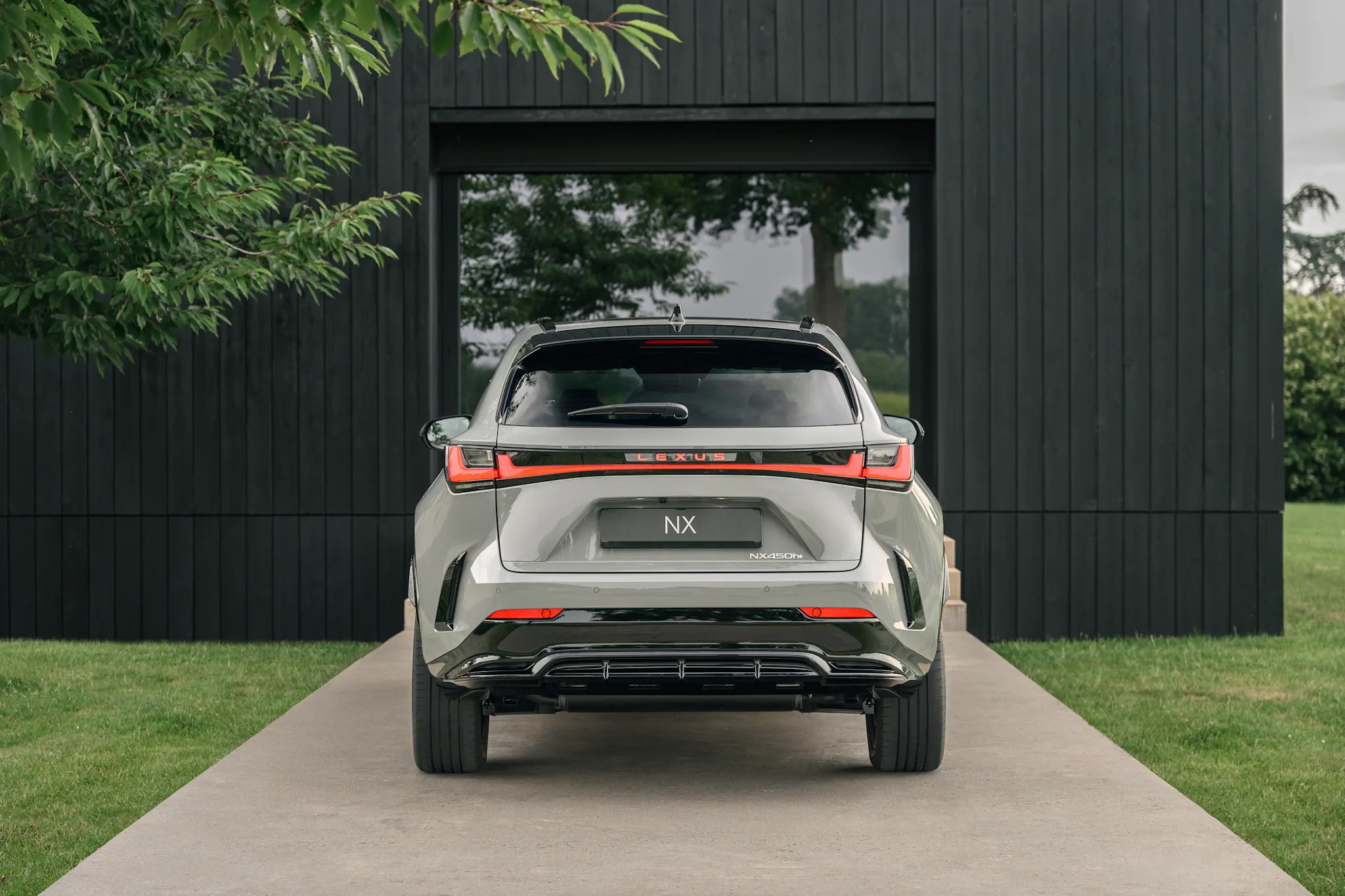 Фото Lexus NX450h F Sport