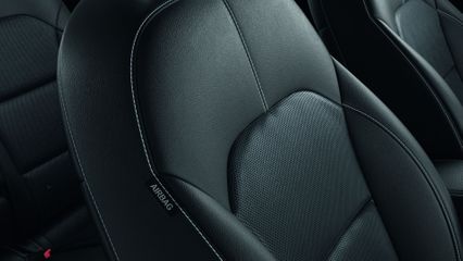 Leather Pack (черный кожаный салон, электрическая регулировка водительского кресла с ячейкой памяти, вентиляция передних кресел)
